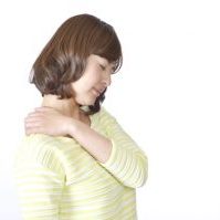 肩こり女性1